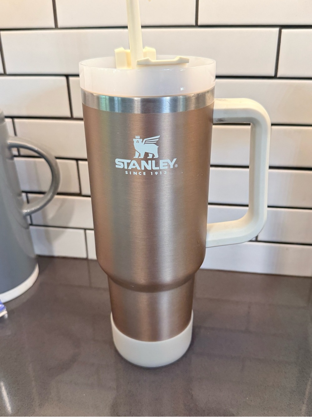 Stanley 40 oz Quencher Tumbler Taupe Cream Handle Straw - Picture 2 of 9